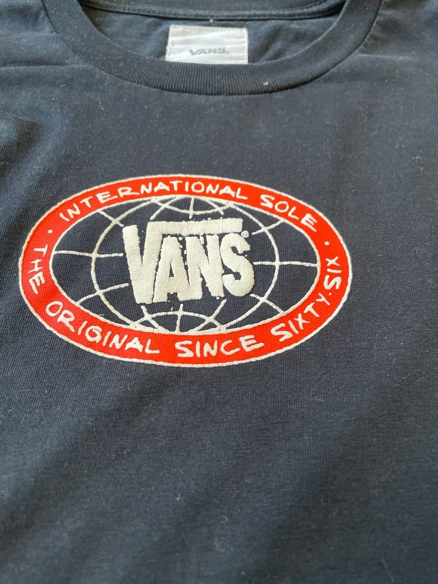 Camiseta Vans manga larga azul  con detalles rojos