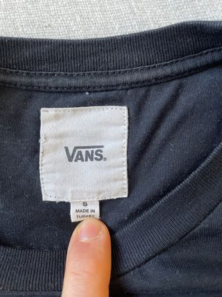 Camiseta Vans manga larga azul  con detalles rojos