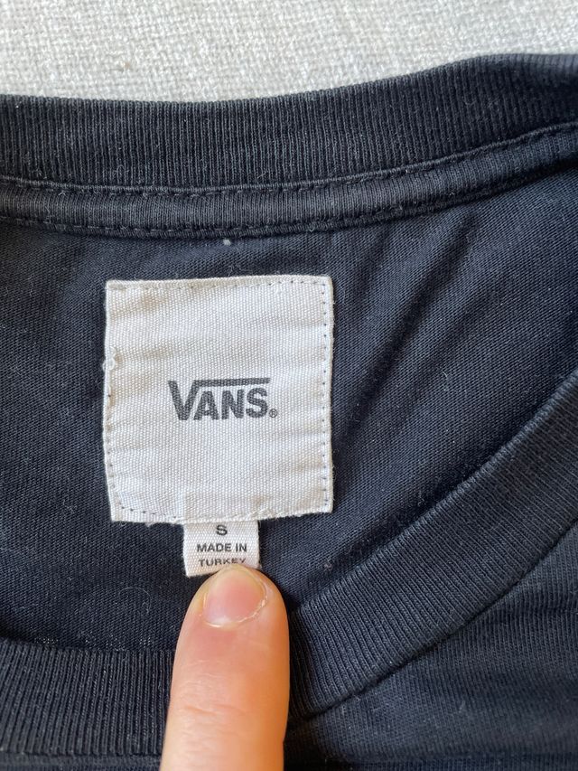 Camiseta Vans manga larga azul  con detalles rojos