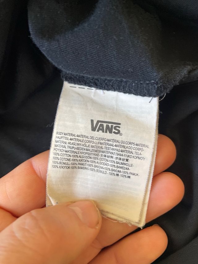 Camiseta Vans manga larga azul  con detalles rojos