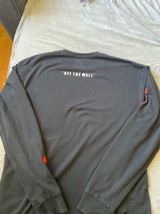 Camiseta Vans manga larga azul  con detalles rojos