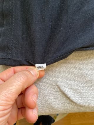 Camiseta Vans manga larga azul  con detalles rojos