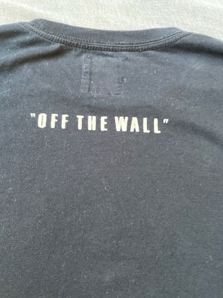 Camiseta Vans manga larga azul  con detalles rojos