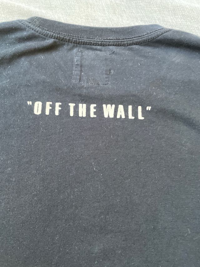 Camiseta Vans manga larga azul  con detalles rojos