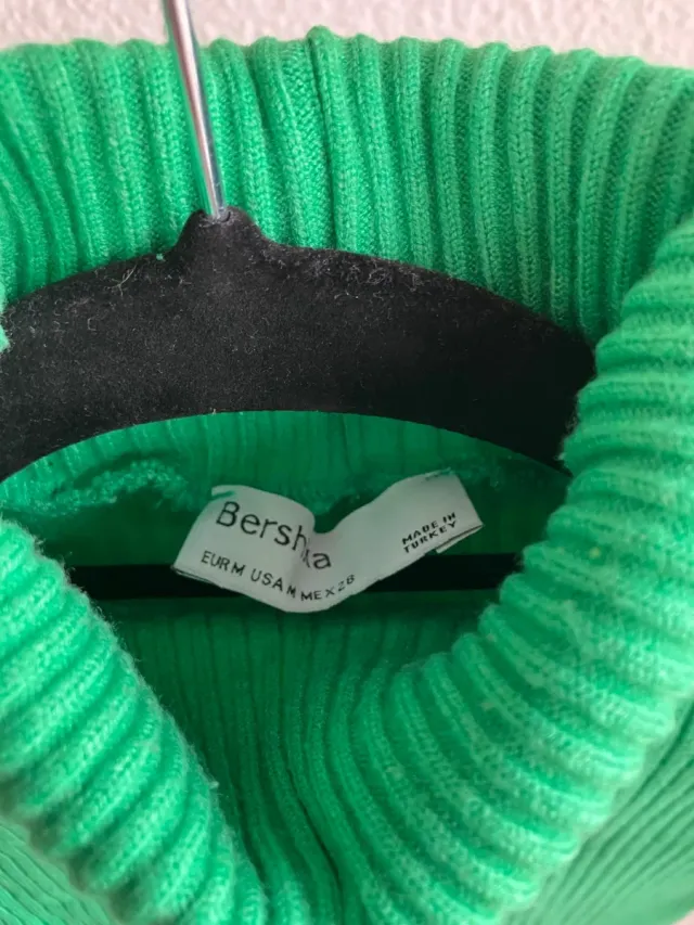 Jersey Bershka verde talla M