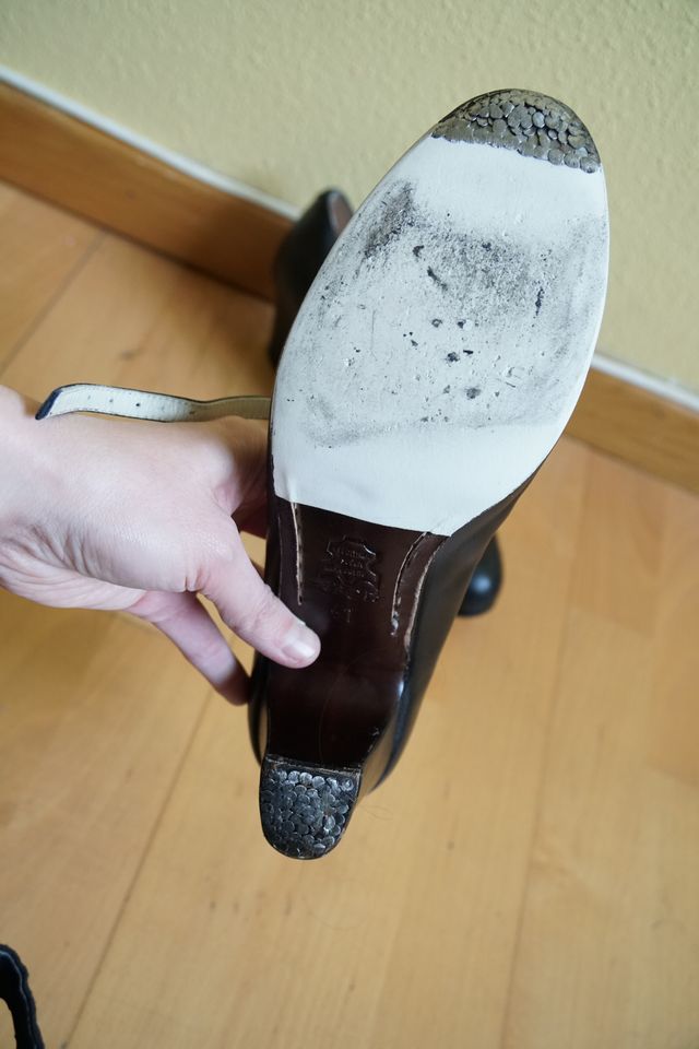 Zapatos flamenco negros tiras cruzadas, con chapas