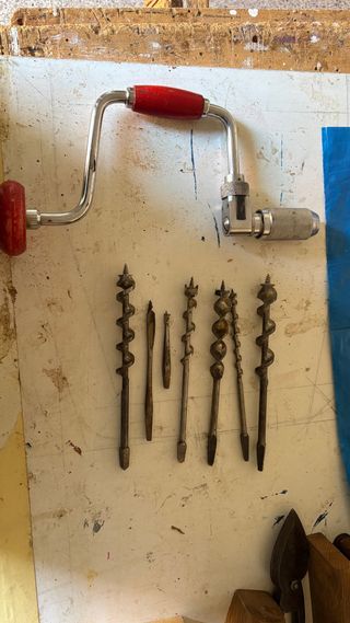 Berbiquí con brocas salomónicas