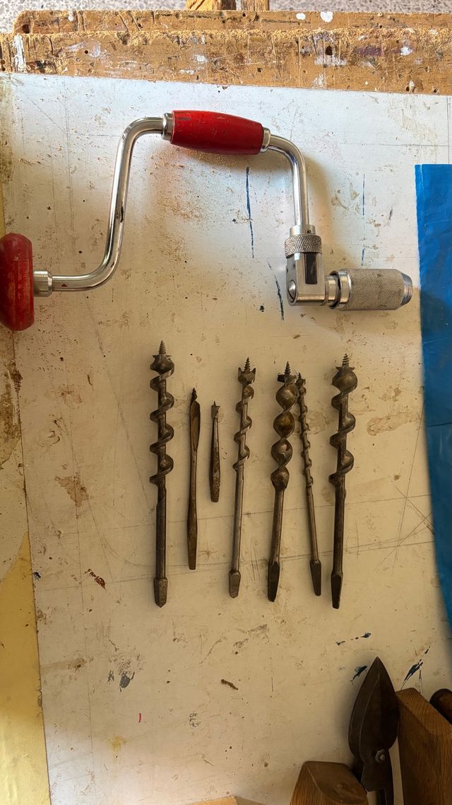 Berbiquí con brocas salomónicas