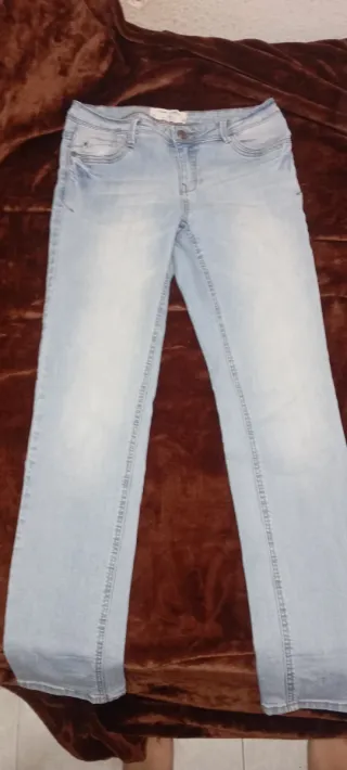 Pantalón vaquero azul claro