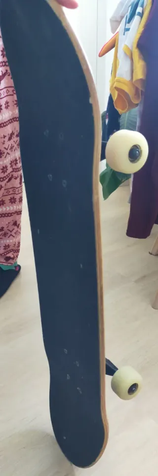 Tabla de skate con diseño acuarela