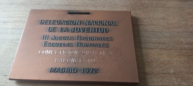 50 antiguas medallas deportivas varias