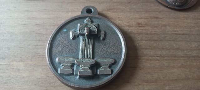 50 antiguas medallas deportivas varias