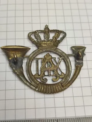 Insignia de Correos de  Alfonso XIII Corona y corn