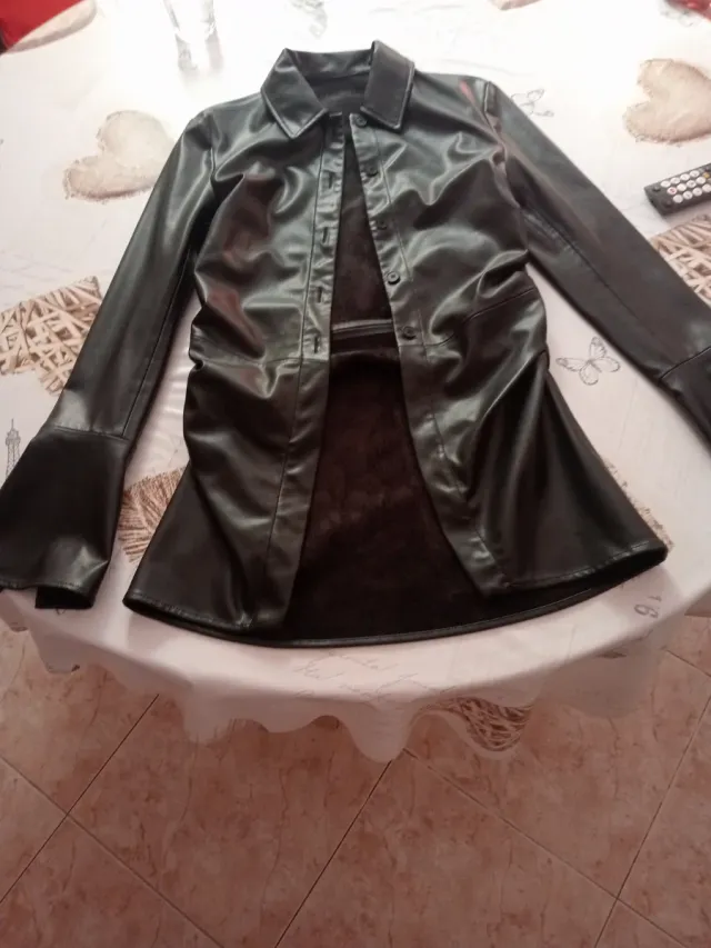 Chaqueta efecto piel mujer con pelito fino dentro