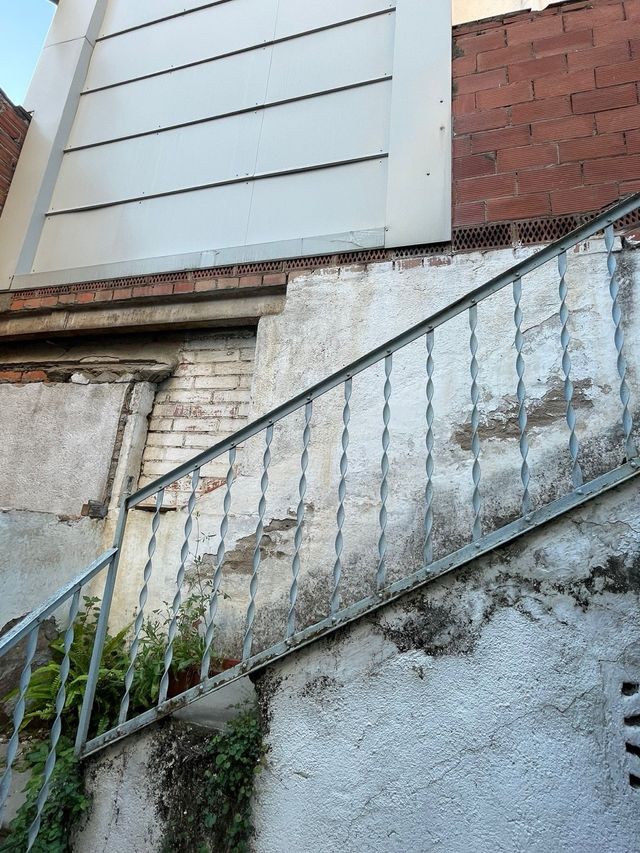 Barandilla antigua escalera exterior