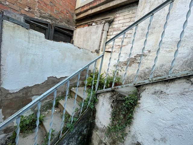 Barandilla antigua escalera exterior