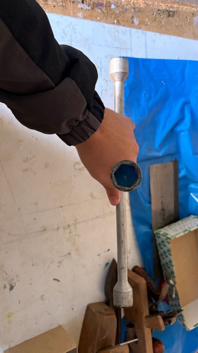 Llave de cruz para ruedas