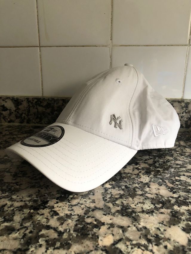 Gorra New Era NY nueva i origin ajustable plateada