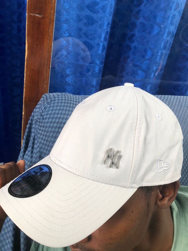 Gorra New Era NY nueva i origin ajustable plateada