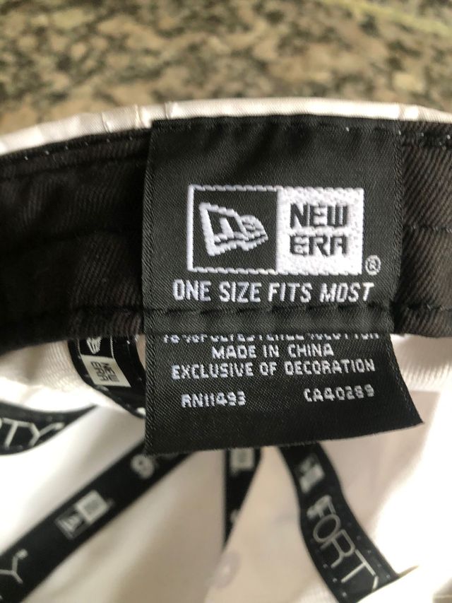 Gorra New Era NY nueva i origin ajustable plateada