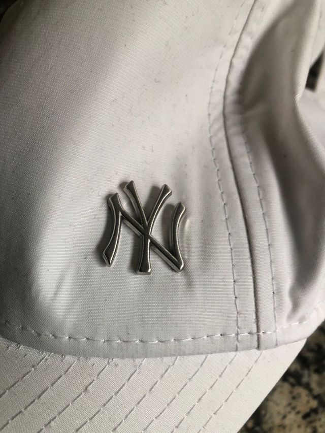 Gorra New Era NY nueva i origin ajustable plateada