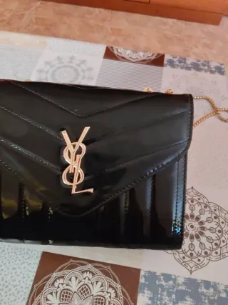 Bolso YSL negro cadena dorada