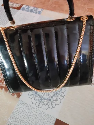 Bolso YSL negro cadena dorada