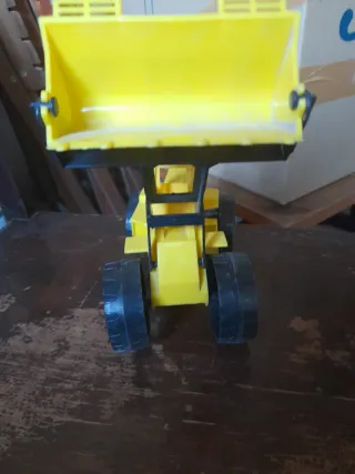 Excavadora antigua de juguete