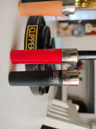 Lotto n 2 • Set 4 accendini Clipper colori assorti