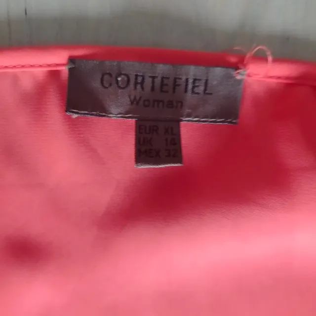 Blusa Cortefiel con cordones. Talla 44/46.