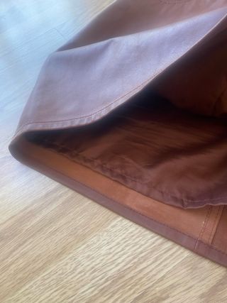 Falda corta Eseoese piel burdeos Talla 36