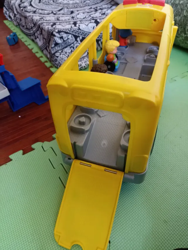 Autobús Fisher-Price con luces y canciones