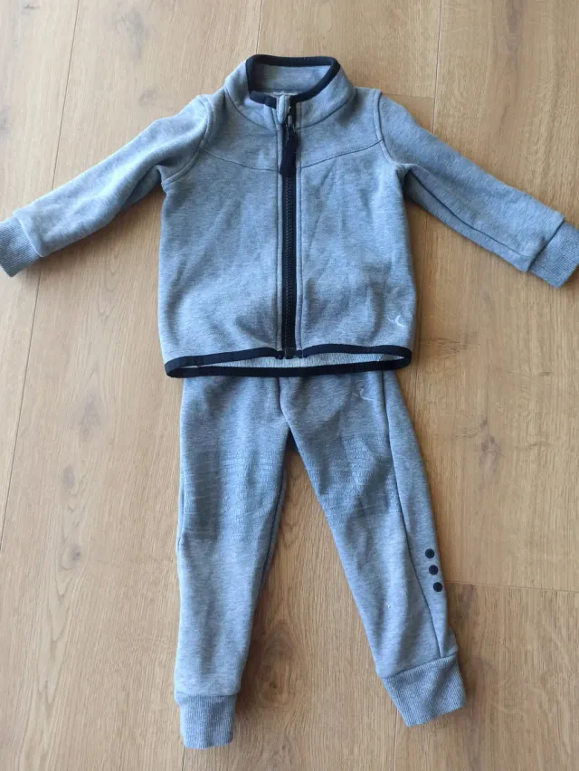 Conjunto chándal gris Decathlon T.12m
