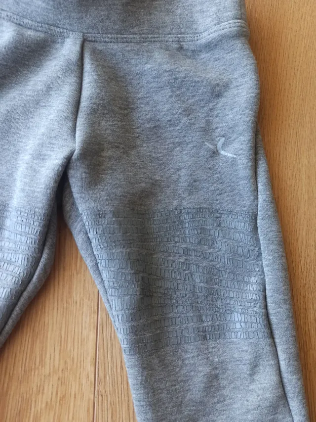 Conjunto chándal gris Decathlon T.12m