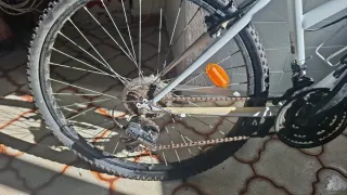 Bicicleta blanca y el rosa casi nueva