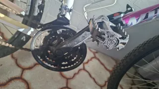 Bicicleta blanca y el rosa casi nueva