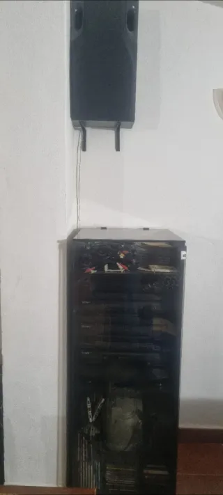 Minicadena Sony con altavoces