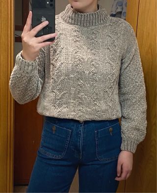 Jersey Primark gris con trenzas