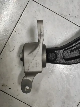 Brazo Suspensión Inferior Delantero Derecho Clase