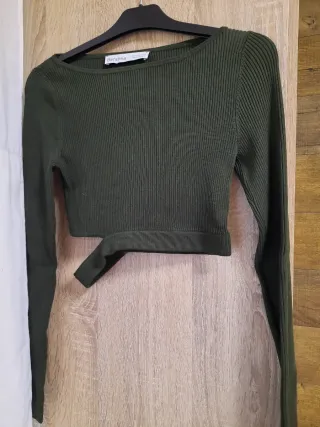 Jersey Bershka verde oliva manga larga