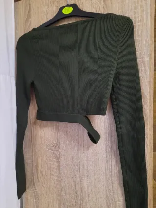 Jersey Bershka verde oliva manga larga