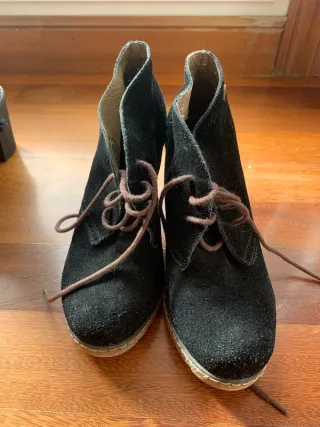 2 pares de botines (tallas 35 y 36)