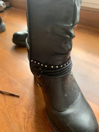 2 pares de botines (tallas 35 y 36)