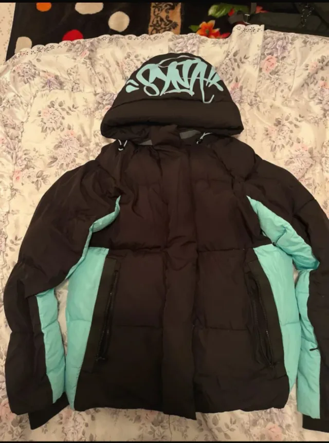 Abrigo Syna World Negro y Turquesa