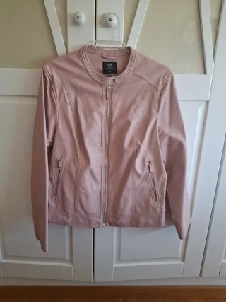 Chaqueta polipiel rosa