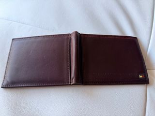 Cartera de piel Tommy Hilfiger, de color burdeos