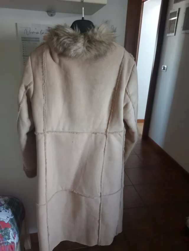 Cappotto invernale beige con pelliccia