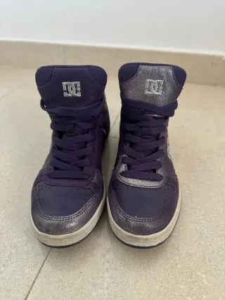 Zapatillas Botas DC Moradas y Plateadas