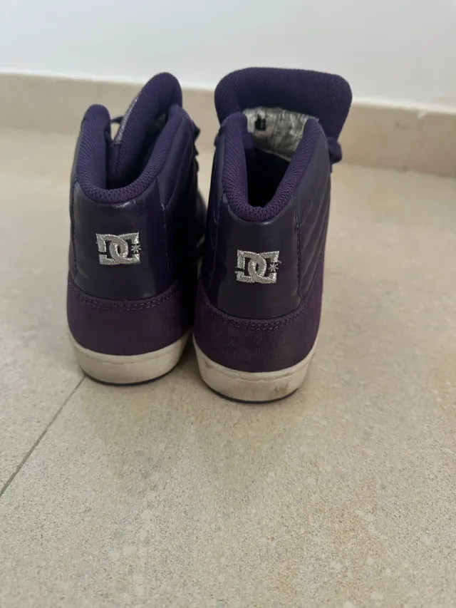 Zapatillas Botas DC Moradas y Plateadas