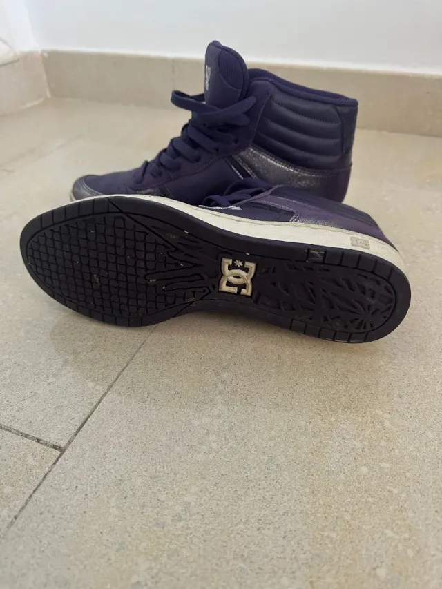 Zapatillas Botas DC Moradas y Plateadas